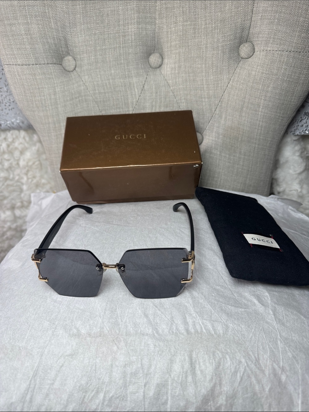 Gucci Black Rimless Geometric lentes Sunglasses with Gold Accents